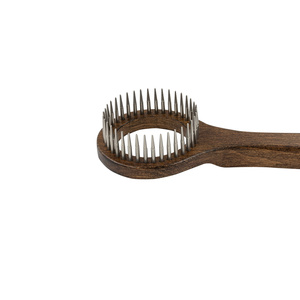 Barry King Zgrzebło typu ring dla zwierząt drewno bukowe stal 8,1x20,6 cm
