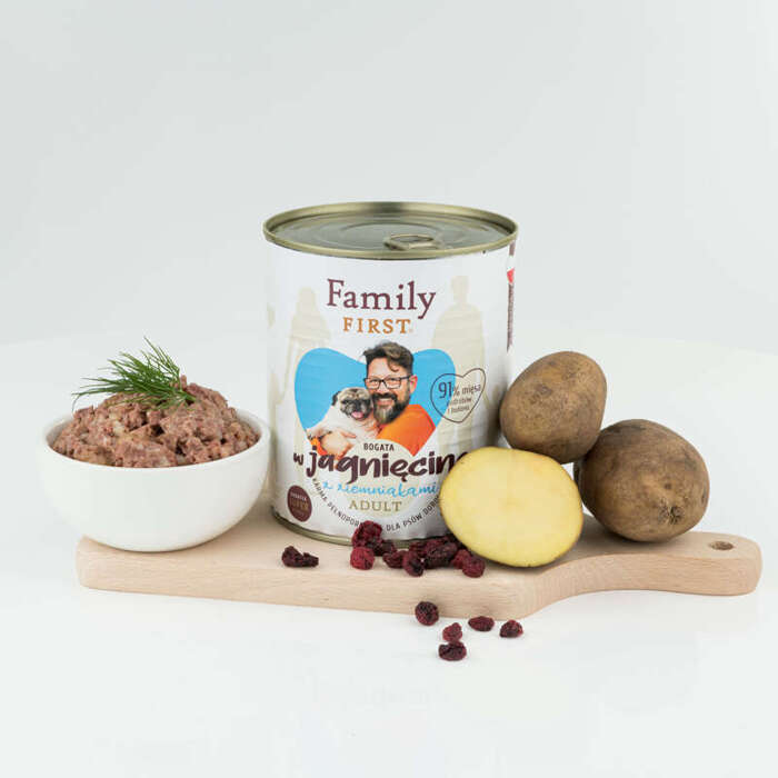 Family First z jagnięciną i ziemniakami 800g 3+1 Gratis